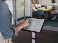 Screenshot of a Joan display for large conference rooms, also used for boardrooms, lobbies, and everywhere else an overview is needed. It offers a comprehensive overview of meetings, and current information for up to 9 rooms.